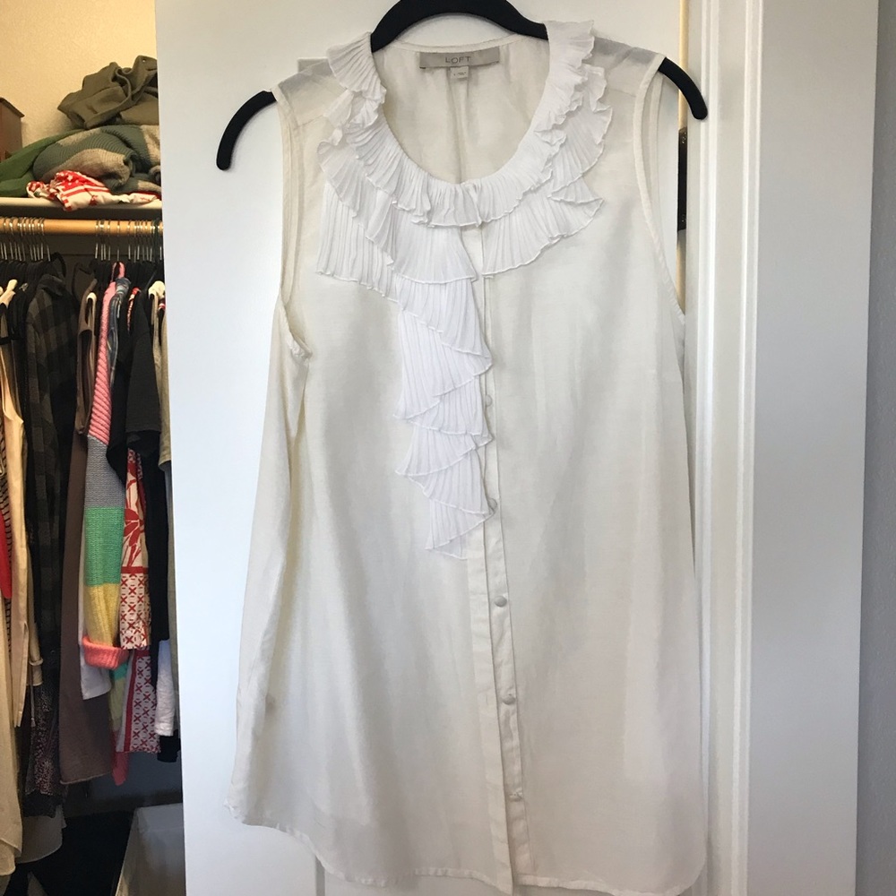 Sleeveless, ruffle collar button down